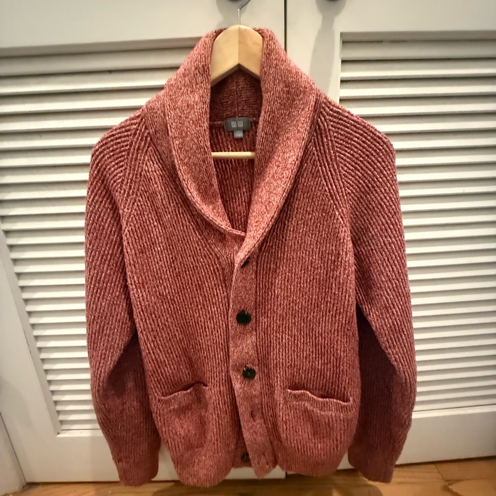 Uniqlo Men's Collar Cardigan, double front Pockets - Red